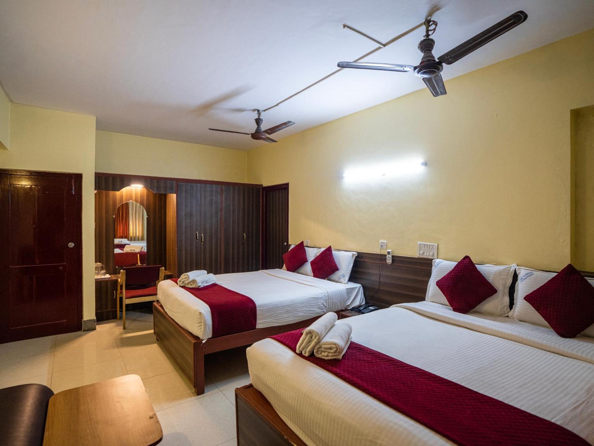 Hotel Vyshak International Maisur Dış mekan fotoğraf